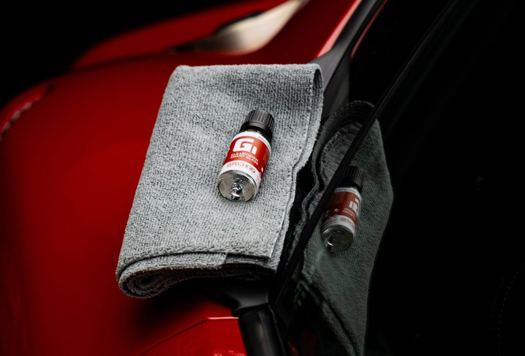 Image d’en-tête pour la section contact du site Elite Detailing 76, spécialiste du detailing automobile à Rouen, offrant des services professionnels de nettoyage, polissage, correction de défauts et application de traitements céramiques pour véhicules.